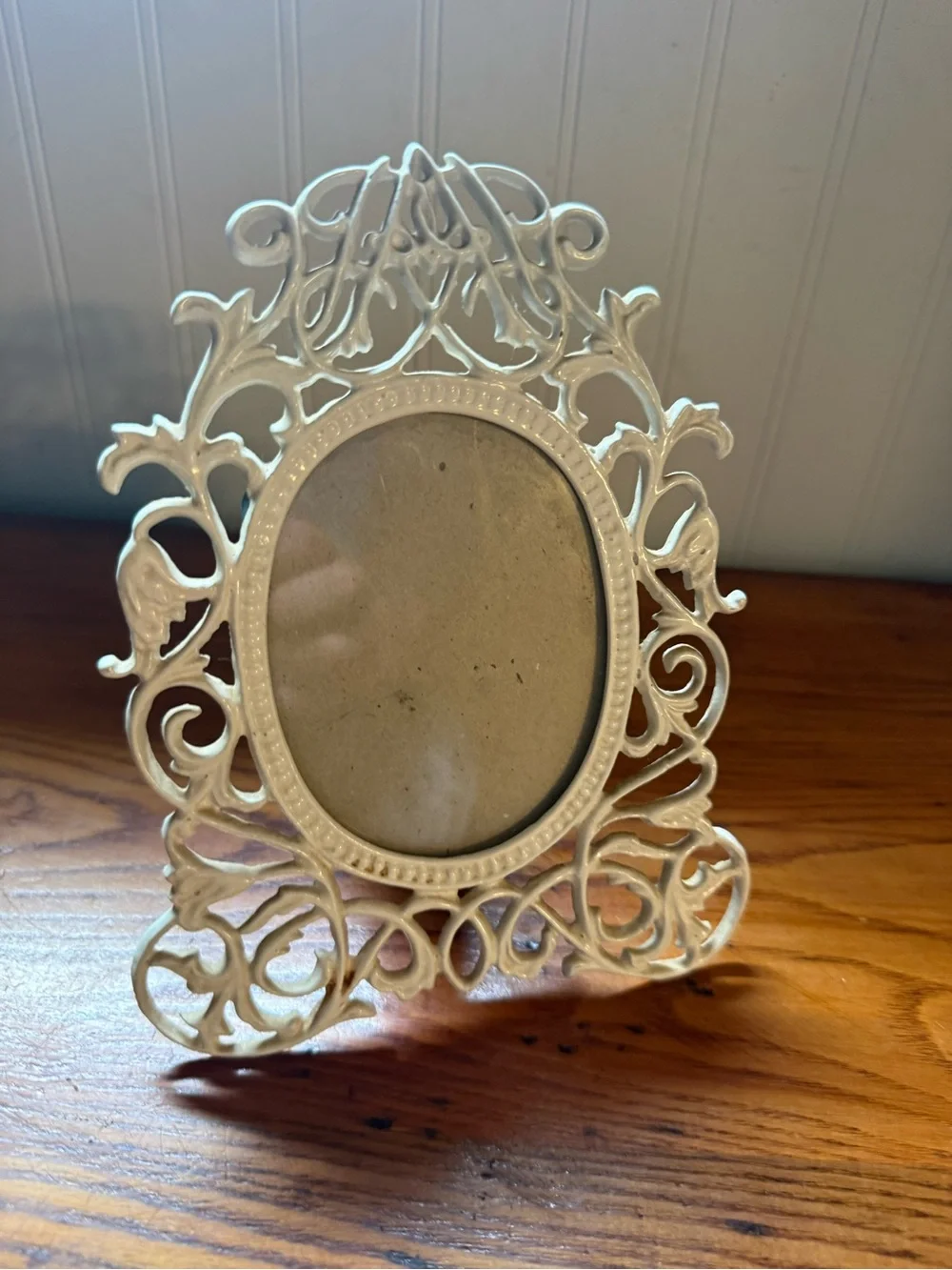 Vintage Cream Ornate Iron Oval Decorative Photo Frame